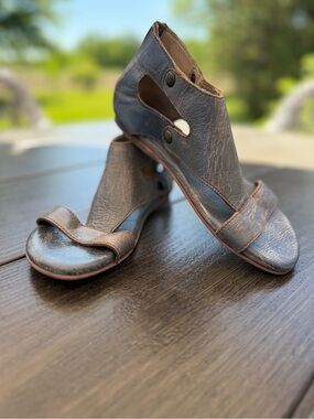 Bed Stu Soto Distressed Blue Metallic Leather Open Toe Sandal / 6